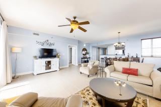 Spacious 18th-floor condo with furnished balcony shared heated pool gym & more - 8