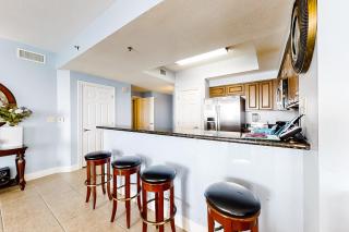 Spacious 18th-floor condo with furnished balcony shared heated pool gym & more - 5