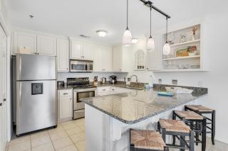 Beautiful condo with balcony view community pools & hot tub - 7