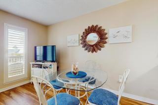 Bright open 3rd-floor condo with pool views from private balcony - next to beach - 4