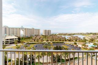 Well-equipped & located seventh-floor condo with balcony shared gym pool & more - 9