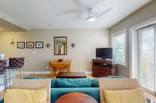 Lovely condo on the Gulf of Mexico with private balcony shared pool & tennis - 1