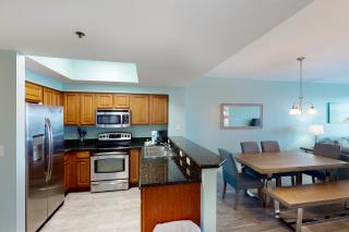 Well-equipped & located seventh-floor condo with balcony shared gym pool & more - 2