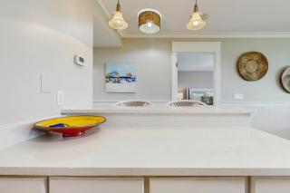 Townhome with bay & golf views pool beach tram - W&D central AC - 2