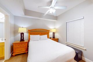 Fifth-floor condo with furnished balcony beach access & views shared pool & gym - 2