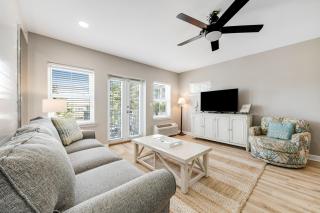 Cute condo just steps to the Gulf with community pools & hot tub - 4