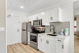 Cute condo just steps to the Gulf with community pools & hot tub - 6