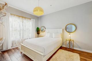 Pool-view condo with private balcony AC & washer&dryer - 2