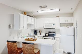 Updated condo with balcony central AC pools hot tub grills & beach access - 3