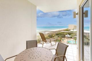 Newly-renovated top-floor condo with a beach & Gulf view lagoon pool & hot tub - 9