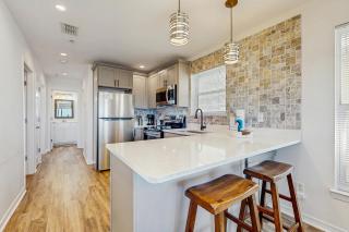 Gorgeous coastal home with shared pool & easy beach access - 4
