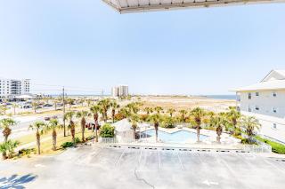 Gorgeous coastal home with shared pool & easy beach access - 5