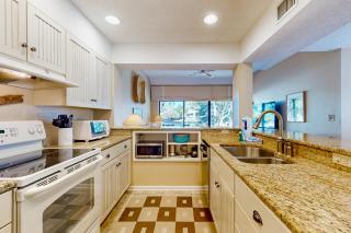 Lakefront townhouse with share pool W&D WiFi Onsite Golf - 4