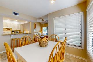 Lakefront townhouse with share pool W&D WiFi Onsite Golf - 1