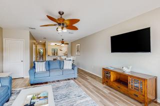 Lakefront resort condo with lake views hot tub pool tennis golf deck W&D - 2