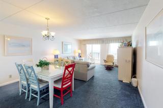 Updated bright condo with beach setup - minutes from entertainment - 6