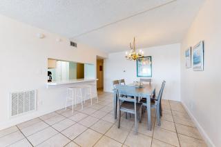 5th-floor cozy Gulf-front condo with views - close to entertainment - 7