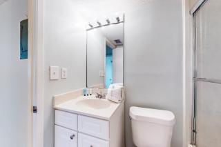 5th-floor cozy Gulf-front condo with views - close to entertainment - 3