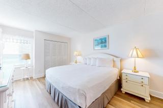 5th-floor cozy Gulf-front condo with views - close to entertainment - 1