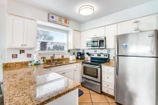 Oceanfront condo with pool access washer&dryer central AC and ocean view - 5