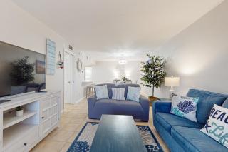 Stunning beachfront home fully renovated shared pool & tennis pickleball - 4