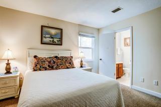 Picturesque gulf-front condo on 30A Steps to beach Charcoal grills on-site - 3