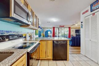 Cute ground floor condo with shared pool access to shuffleboard and tennis - 2