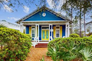 Colorful house near the beach with shared swimming pool - 0