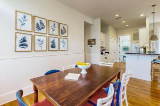 Colorful house near the beach with shared swimming pool - 3