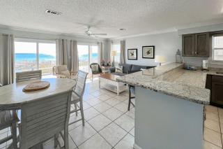 Lovely first floor condo with ocean views patio & grill - steps from the beach - 4