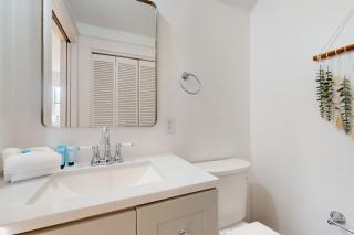Dog-friendly bungalow with on-site pool hot tub free WiFi and washer&dryer - 1