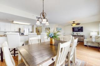 Cozy oceanfront condo with ocean view pool access washer&dryer and central AC - 2