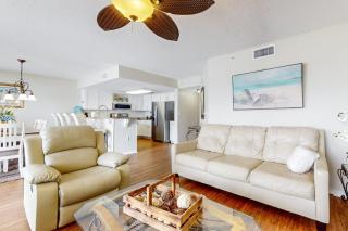 Cozy oceanfront condo with ocean view pool access washer&dryer and central AC - 5