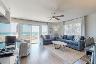 Delightful Beach Getaway with Water Views Beach Access Deck & Fast WiFi - 9