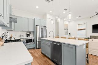 Modern beachside haven with LSV and gas grill - bike to Blue Mt Beach - 2