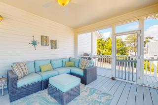Charming home with enclosed sunroom porch central AC & W&D - near beach - 7