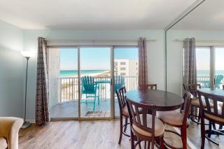 Sixth floor oceanfront condo with pool access central AC and sunset ocean view - 5