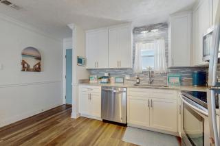 Beautiful Soundfront Condo with Free WiFi Sound Views AC W&D & Shared Pool - 3