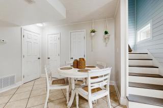 Gorgeous coastal townhome with outdoor space & close to beach - 3