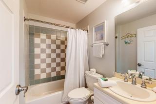 Comfortable condo with kitchenette community pools & hot tub - walk to the beach - 3