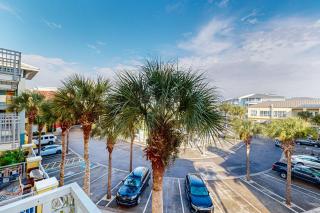 Comfortable condo with kitchenette community pools & hot tub - walk to the beach - 1