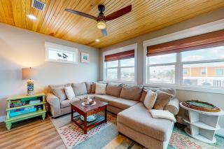 Newly built cottage with historical details WiFi & central AC - steps to beach - 3