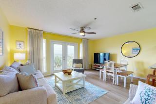 Coastal condo with free WiFi on-site pool & hot tub - close to the Gulf sands - 0