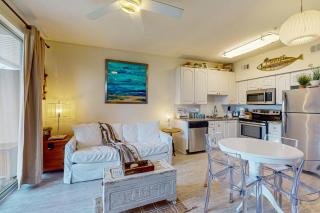 Adorable 3rd-floor cabana with gorgeous view from balcony pool and hot tub access - 5