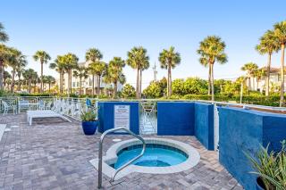 Centrally located condo near shopping & the beach with shared pool & tennis courts - 5
