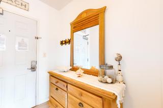 Adorable studio for two just steps from the beach - shared pool & tennis courts - 3
