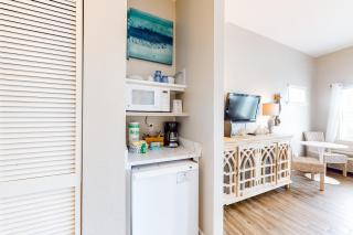 Cozy Hotel-Style- near beach & dining with kitchenette pools hot tub & tennis - 5