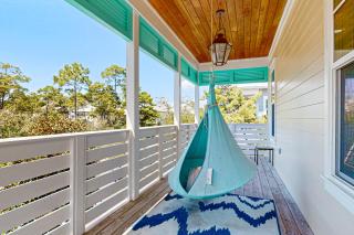 Scenic beachside retreat with abundant space and smooth access to the shore - 6