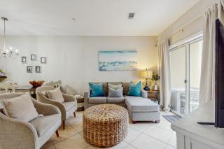 Comfortable coastal house with roomy accommodations and easy shoreline access - 3