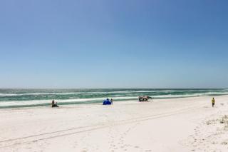 Ground-floor condo with pool hot tub & patio - walk to beach - 5